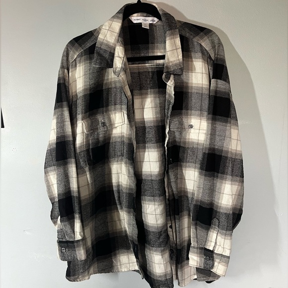 OLD NAVY ✨ The Boyfriend Shirt: B&W Flannel🖤🤍 - Picture 1 of 3